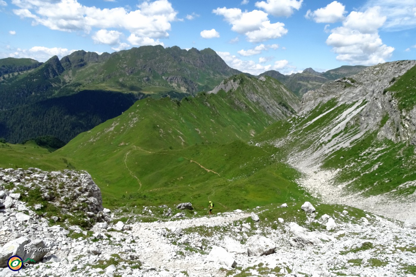 68 Scendendo dalla Bocchetta di Corna Piana al Passo-Lago Branchino.JPG